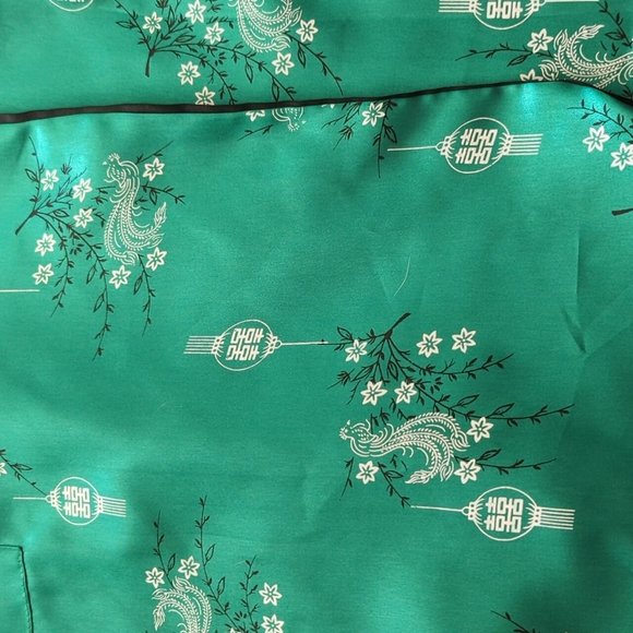 Reversible Green/black dragon robe. - Picture 2 of 4